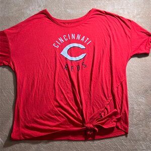 Campus Lifestyle Women XL‎ Cincinnati Red MLB Side Tie Short Sleeve Short (V)